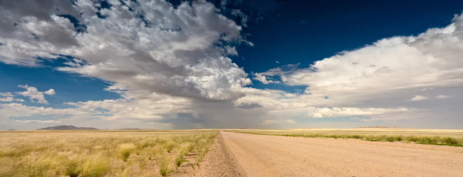 Vingerklip: Schotterpiste · Himmel · Damaraland